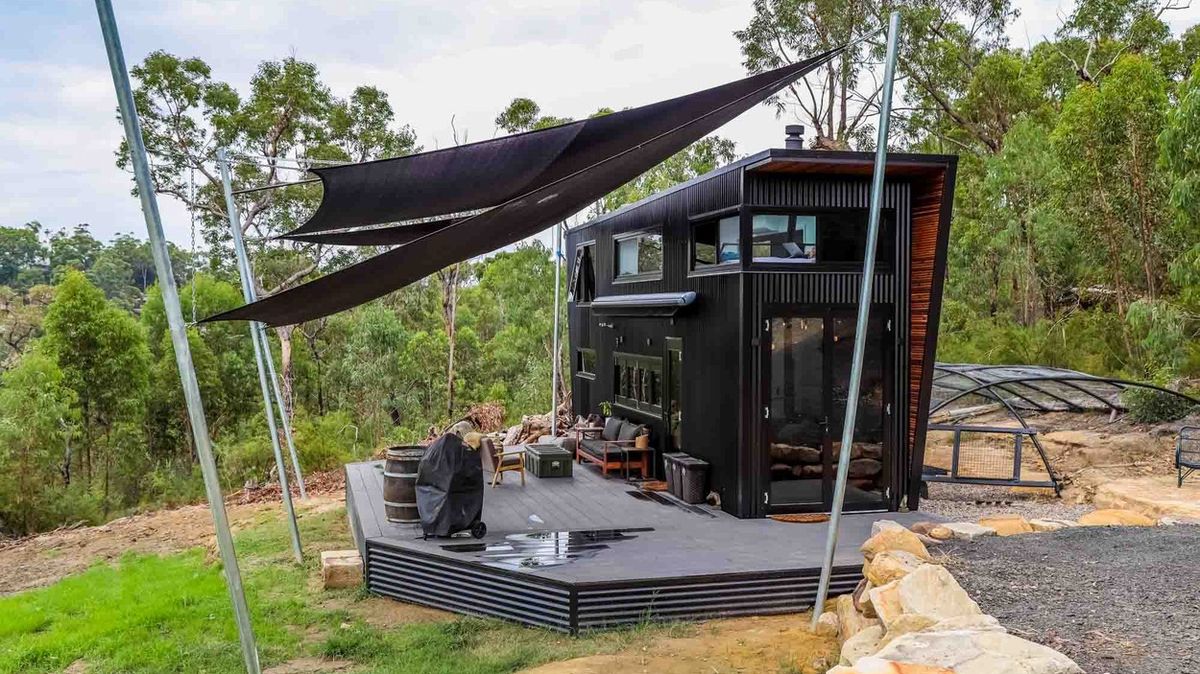 Australský tiny dům poskytuje díky vyšším stropům pohodlné bydlení